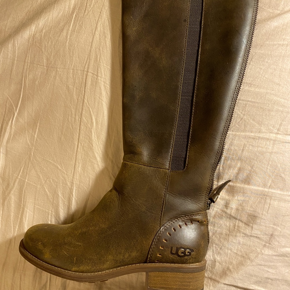 UGG VINSON RIDING BOOTS. NEW, BUT NO TAGS. SIZE 6